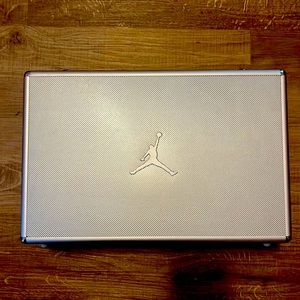 COPY - Jordan 17 briefcase, silver (box only)